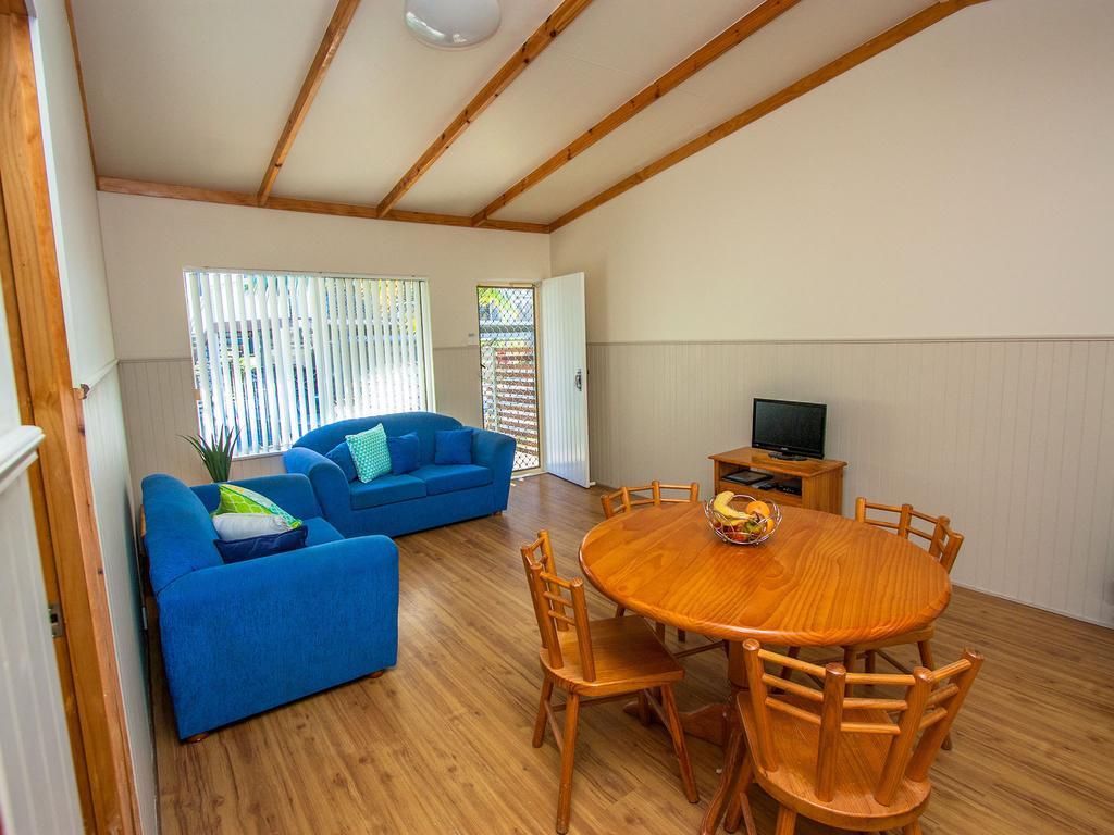 Caseys Beach Holiday Park Sunshine Bay Chambre photo