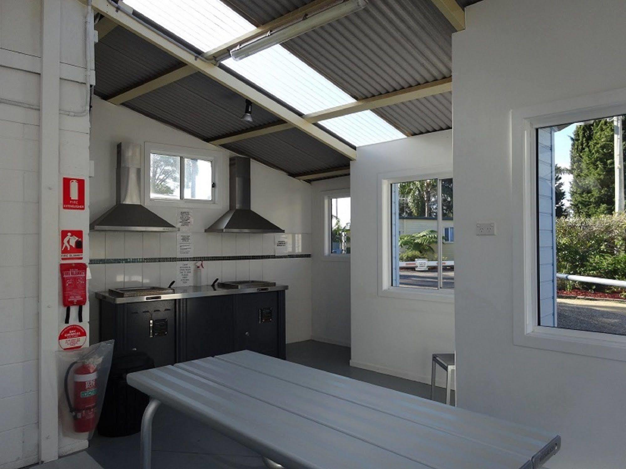 Caseys Beach Holiday Park Sunshine Bay Extérieur photo