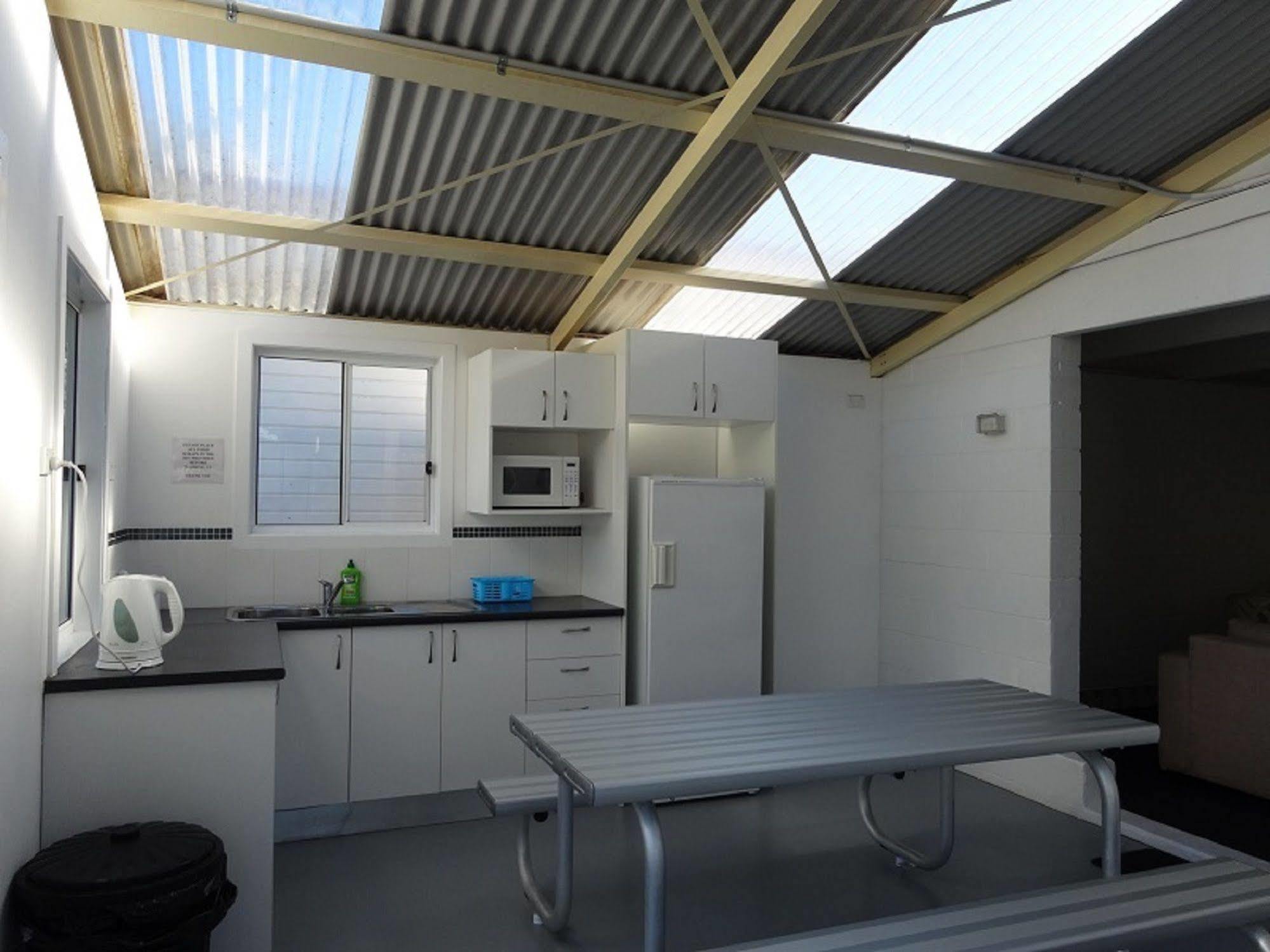 Caseys Beach Holiday Park Sunshine Bay Extérieur photo